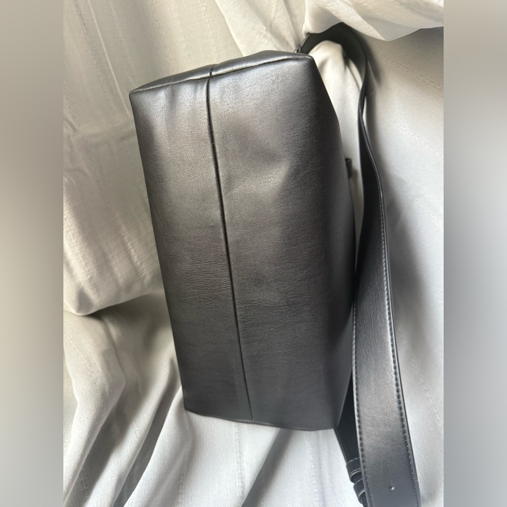 DKNY black tote bag - Picture 9 of 9